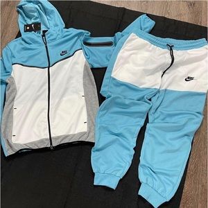 NIKE TECH BRAND NEW